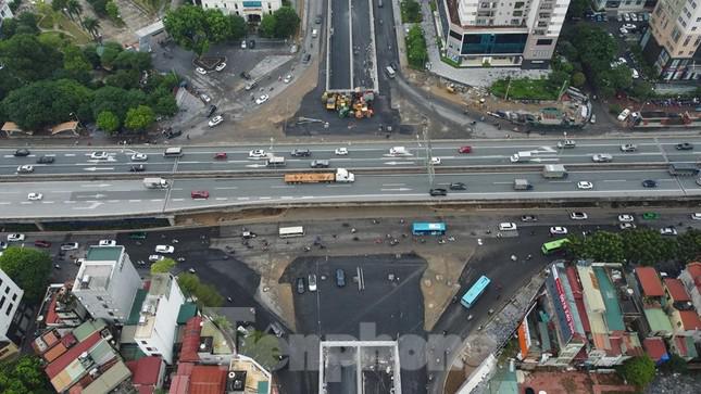 Sau thông xe, phương tiện đi lại qua hầm chui Lê Văn Lương thế nào? - 1