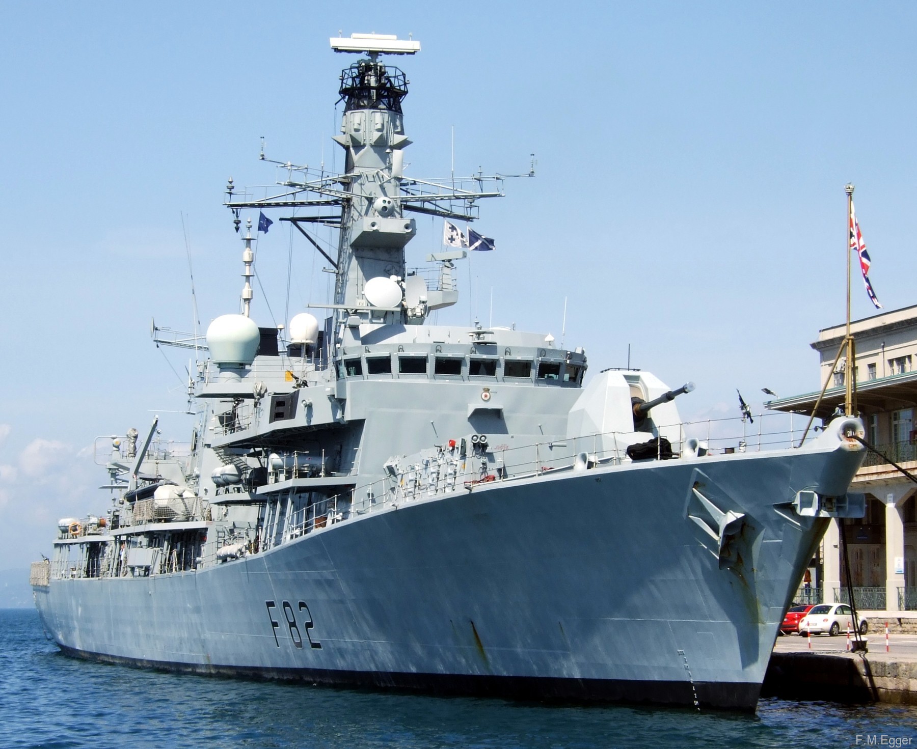 Tàu hộ vệ HMS Somerset&nbsp;của Anh (ảnh: CNN)