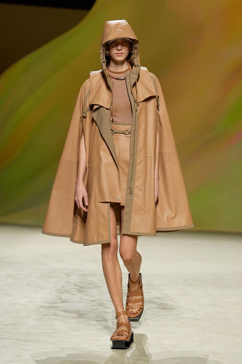 Sa mạc bỏng rẫy đầy lộng lẫy trên sàn catwalk mới nhất của Hermès - 19