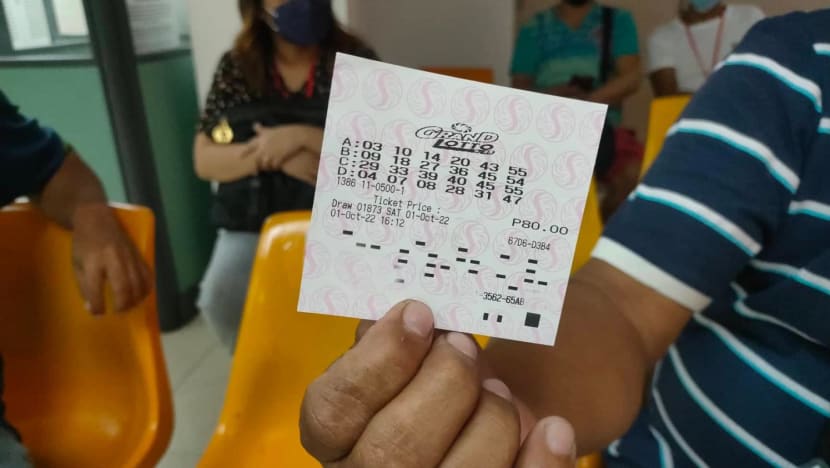 Một trong những tờ vé số trúng giải độc đắc trong kỳ quay số mở thưởng Grand Lotto ngày 1/10 ở Philippines. Ảnh: PCSO