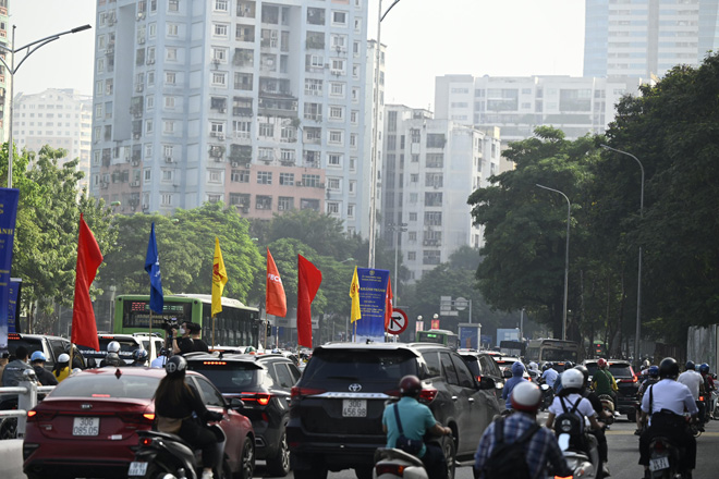 Ngày đầu thông xe, hầm chui Lê Văn Lương đã xảy ra ùn tắc - 10