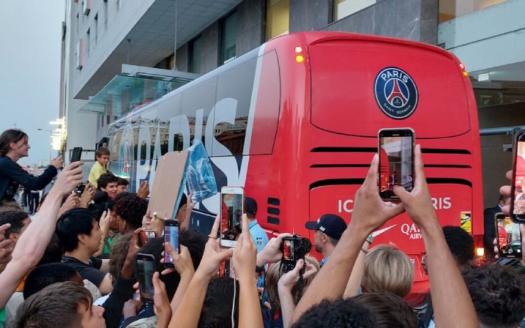 PSG điều một chiếc xe bus chống đạn tới Bồ Đào Nha