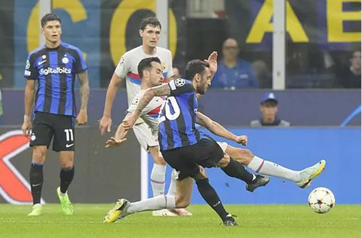 Cú dứt điểm chân phải thành bàn quan trọng của Hakan Calhanoglu cho "Nerazzurri"