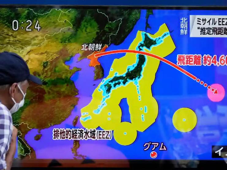 Triều Tiên phóng thêm tên lửa ra biển với ”quỹ đạo bất thường”