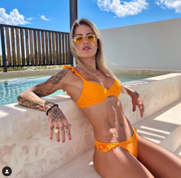 Leticia Buffoni. 29 tuổi, người Mỹ gốc Brazil, VĐV môn trượt ván X Games.