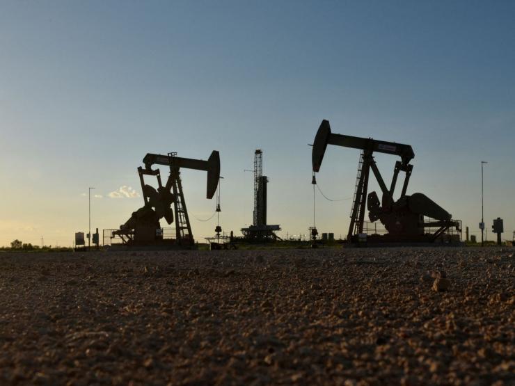 OPEC + cắt giảm sâu sản lượng dầu, Mỹ chỉ trích