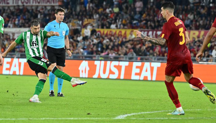 Dẫn trước nhưng AS Roma đã thua ngược Real Betis 1-2 ngay ở sân nhà