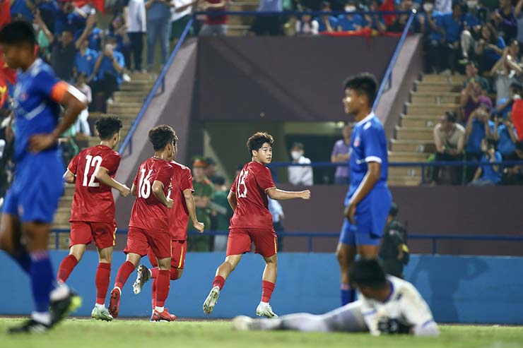 U17 Việt Nam chơi tưng bừng trong hiệp 1 và ghi tới 4 bàn