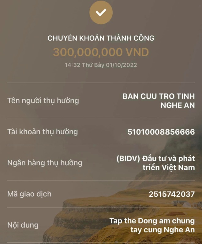 Nhiều nghệ sĩ&nbsp;gửi tiền ủng hộ miền Trung vào quỹ của Mặt trận Tổ quốc Việt Nam&nbsp;