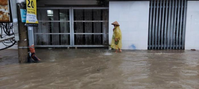 Theo Đài Khí tượng Thủy văn TP Cần Thơ, mực nước đỉnh triều trên các sông, rạch TP Cần Thơ sẽ tiếp tục lên cao, khả năng sẽ đạt đỉnh các ngày từ 10-12/10. Đỉnh cao nhất tại Trạm Cần Thơ - sông Hậu, đợt triều cường này có khả năng lên cao mức: 2,12 – 2,17m, cao hơn mức báo động 3.