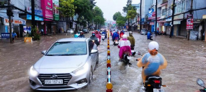 Trước tình hình mưa bão và triều cường phức tạp trong những ngày tới, Ban đã chỉ đạo các đơn vị có liên quan theo dõi chặt chẽ diễn biến mưa, lũ, triều cường.