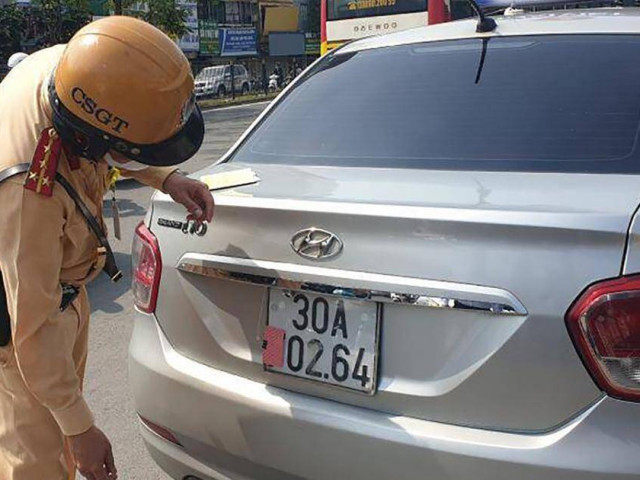 Lật tẩy chiêu trò che biển số “né” phạt nguội