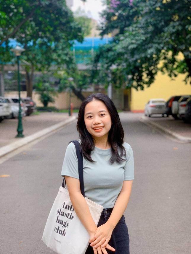 Thảo Chi là sinh viên khoa Văn học, trường Đại học Khoa học Xã hội và Nhân văn, ĐHQG Hà Nội.
