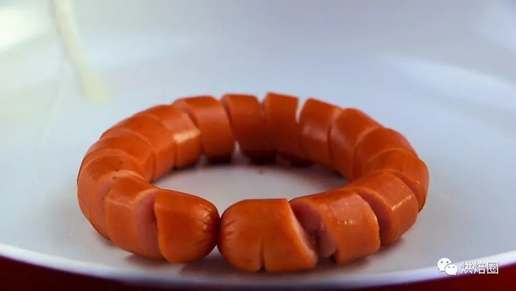 4 cute sausage decoration styles that make meals extremely attractive - 10