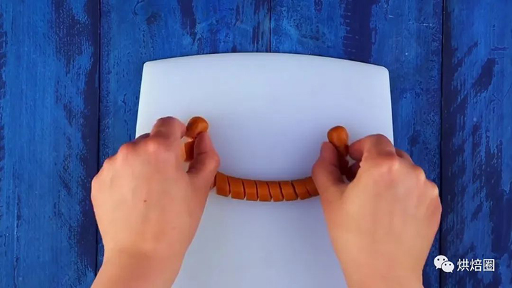 4 cute sausage decoration styles that make meals extremely attractive - 9