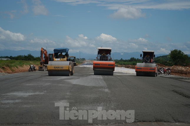 Thảm bê tông nhựa rỗng cơ bản hoàn thành trong tháng 11/2022.