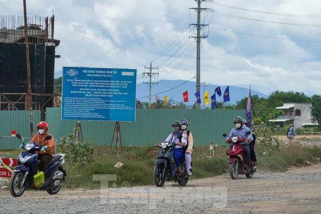 Đoạn cao tốc Vĩnh Hảo - Phan Thiết có chiều dài 100,8 km, đi qua các huyện Tuy Phong, Bắc Bình, Hàm Thuận Bắc, Hàm Thuận Nam thuộc tỉnh Bình Thuận.