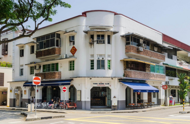 Khu phố Tiong Bahru khoác màu áo mới. Ảnh: Jason Knott/Alamy.