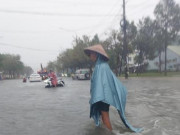 Tin tức trong ngày - Quảng Nam phố 'biến thành sông', hàng loạt phương tiện chết máy