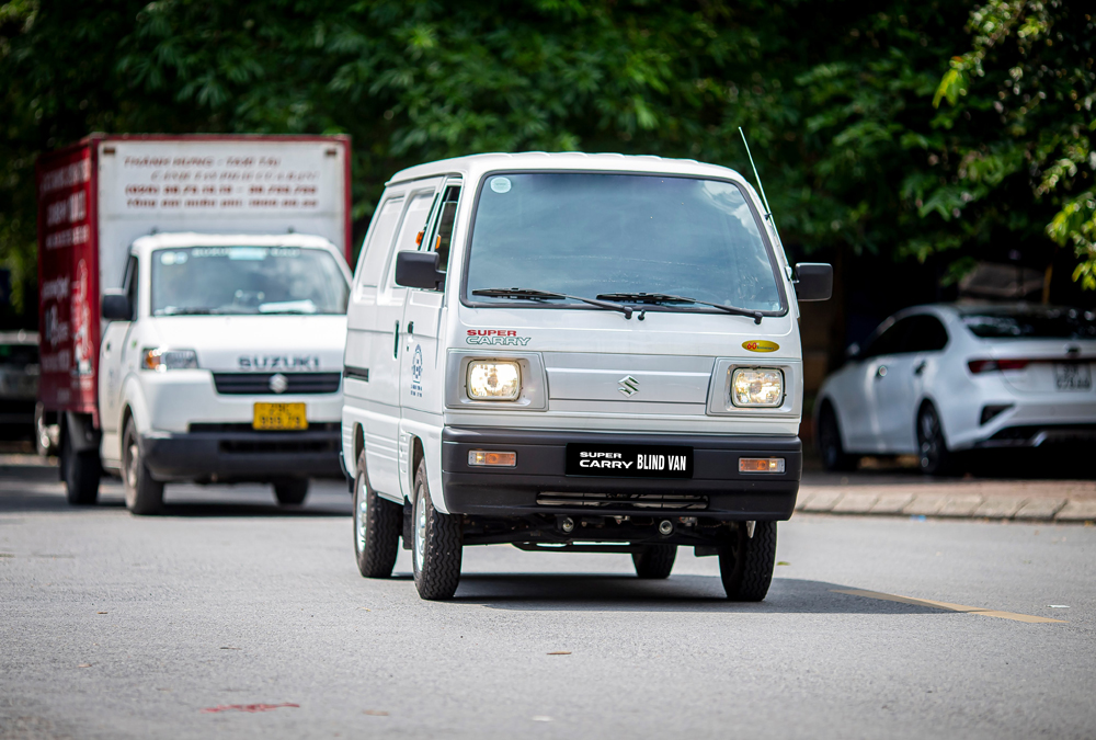 Blind Van hiện có giá bán 293.300.000 VNĐ, với tải trọng 580kg, có thể di chuyển 24/7 trong nội đô