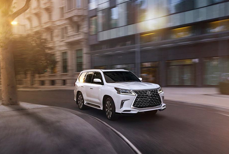 Lexus LX570 Super Sport mất lái trong đêm, lao vào công trình đầy sắt thép - 5