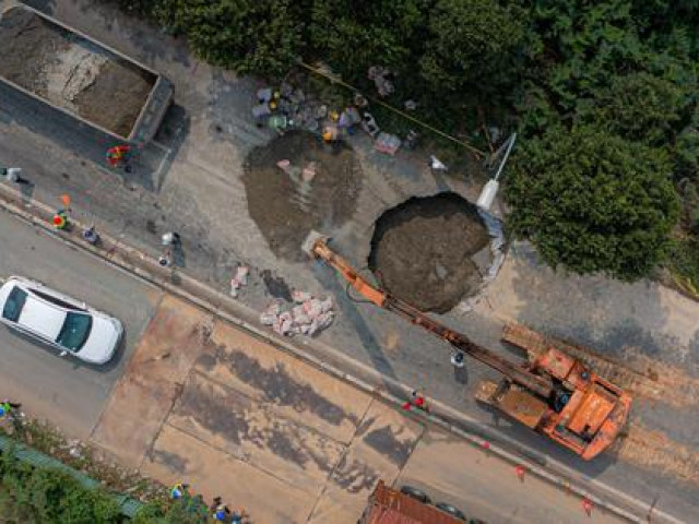 Tìm nguyên nhân gây sụp lún trên mặt đường ở TP.HCM