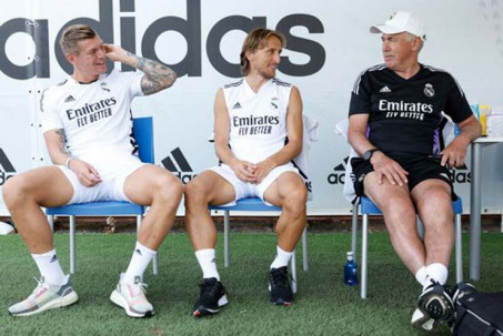 Casemiro ra đi, Real “chốt” luôn Modric & Kroos: 2 sao nước Anh sắp thay thế?