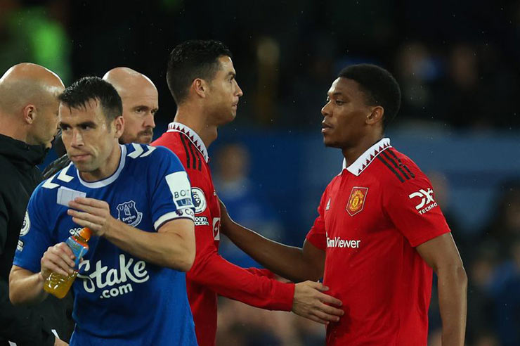 Martial sớm rời sân nhường chỗ cho Ronaldo khi MU đấu Everton cuối tuần qua