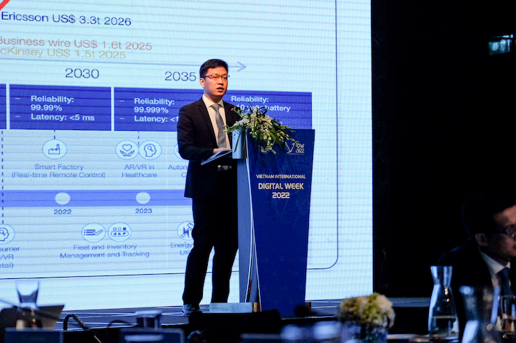 Ông Eric Guo, Giám đốc Giải pháp không dây của Huawei Việt Nam phát biểu tại phiên thảo luận về băng tần 5G.
