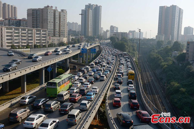 Trường Sa (Trung Quốc): Cho dù đó là ngày hay đêm, bạn sẽ mất thêm khá nhiều thời gian khi lái xe ở thành phố này. Vào buổi sáng, thời gian đi làm thêm tăng thêm khoảng 70% và vào buổi tối, thời gian đi làm dài hơn 84% so với mức cần thiết.
