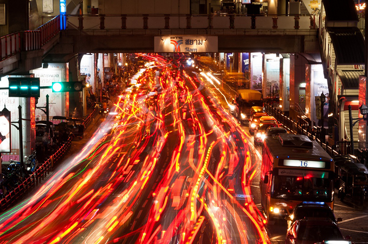 Bangkok: Giao thông ở Bangkok quá tệ nên những người cố gắng về nhà hoặc đi chơi vào buổi tối có thể phải đối mặt với thời gian lái xe lâu hơn 118% phần trăm so với mức cần thiết.
