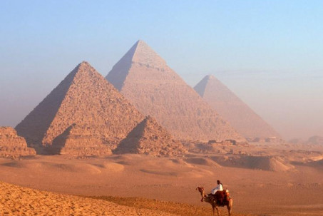 Vì sao đế chế hùng mạnh và vĩ đại như Ai Cập lại sụp đổ?