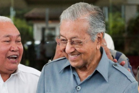 Cựu thủ tướng 97 tuổi của Malaysia sẽ tái tranh cử