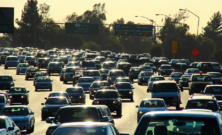 Los Angeles: Là thành phố Mỹ duy nhất góp mặt trong danh sách, Los Angelenos có thêm 170 giờ tham gia giao thông mỗi năm và ít nhất 44 phút mỗi ngày vì tắc đường.
