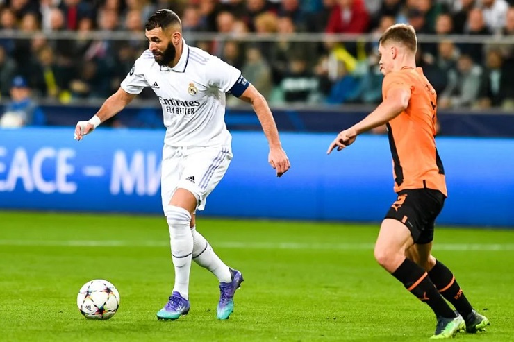 Benzema bất lực trong việc ghi bàn vào lưới Shakhtar Donetsk