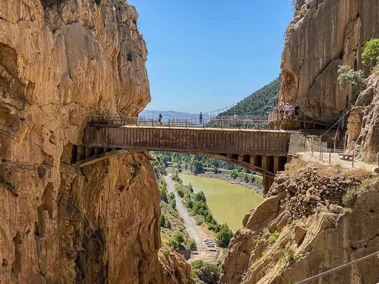 11. Sau 14 năm, Caminito del Rey đã được khôi phục an toàn và mở cửa trở lại cho công chúng vào mùa xuân năm 2015.
