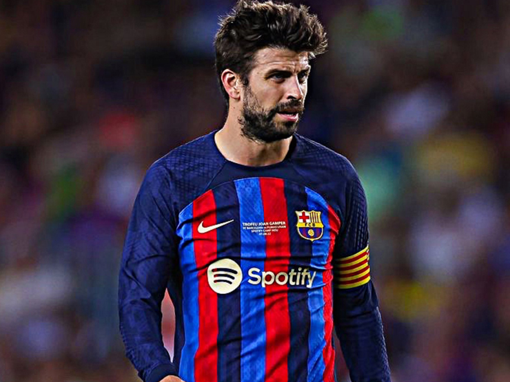 Pique mắc lỗi ngớ ngẩn khiến Barca suýt bị loại, bị báo chí và đồng đội chê bai