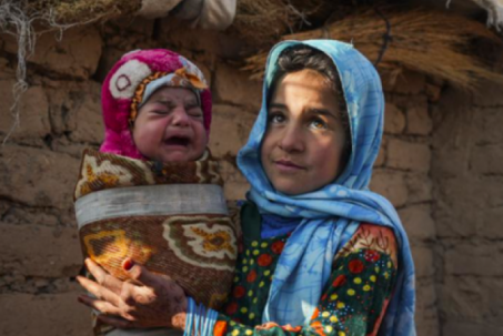 Afghanistan: Nhiều gia đình tuyệt vọng bán cả con để có miếng ăn