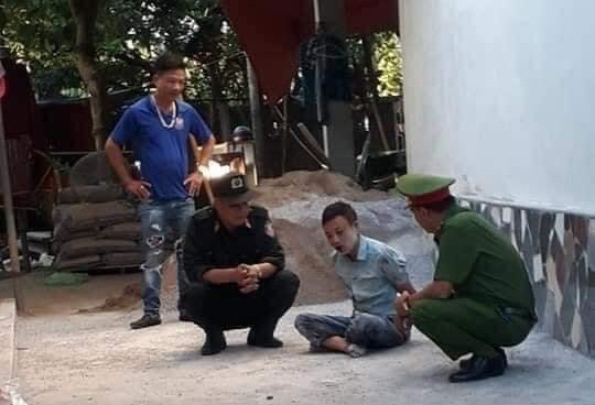 Phạm Văn Tám bị bắt giữ tại hiện trường.