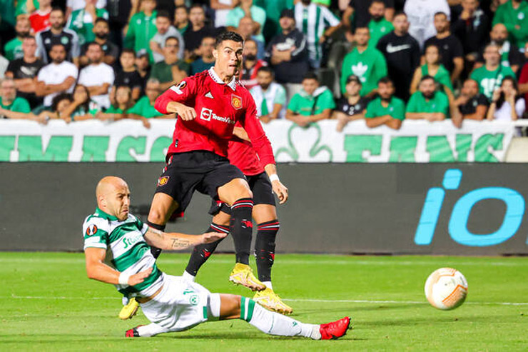 Ronaldo đen đủi khi MU thắng nhọc Omonia Nicosia 3-2 ở đảo Síp