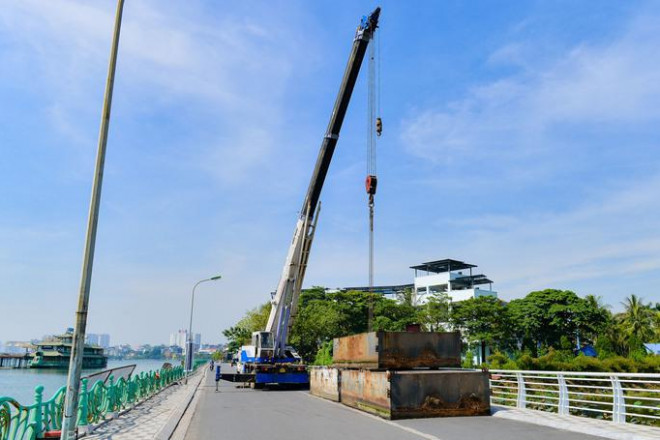 “Những chiếc du thuyền lớn tháo dỡ rất khó và liên quan đến kinh phí nên chúng tôi phải có lộ trình. Những đồ đạc phá dỡ ra sẽ được trả lại cho doanh nghiệp, nếu họ không đến nhận, chúng tôi sẽ mang về trụ sở theo quy định của pháp luật” - Chủ tịch UBND quận Tây Hồ thông tin