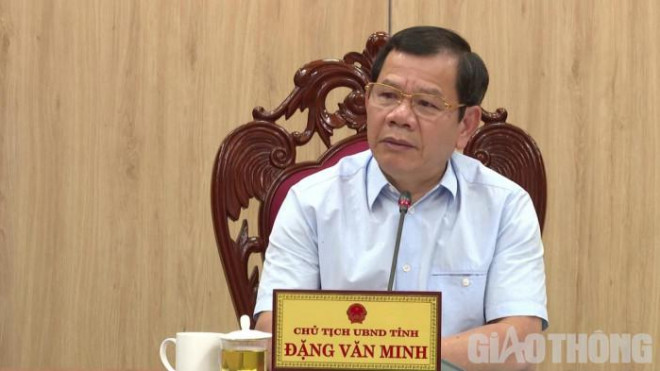 Chủ tịch UBND tỉnh Quảng Ngãi Đặng Văn Minh chỉ đạo các cơ quan liên quan khẩn trương lên phương án ứng phó với mưa lũ và bão số 5
