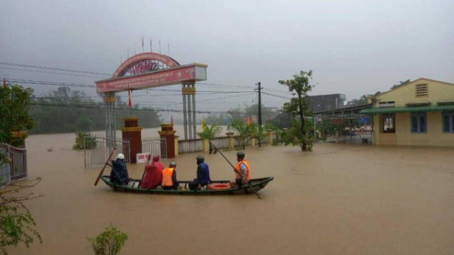 Tỉnh Quảng Ngãi đang tập trung ứng phó với đợt thiên tai kép sắp xảy ra được dự báo là sẽ rất khó khăn