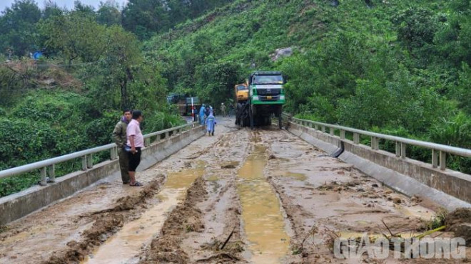 Tỉnh Quảng Ngãi lên kế hoạch di dời hàng nghìn người dân vùng trũng thấp, sạt lở núi đến nơi trú tránh an toàn trước khi mưa lũ và bão số 5 ập đến