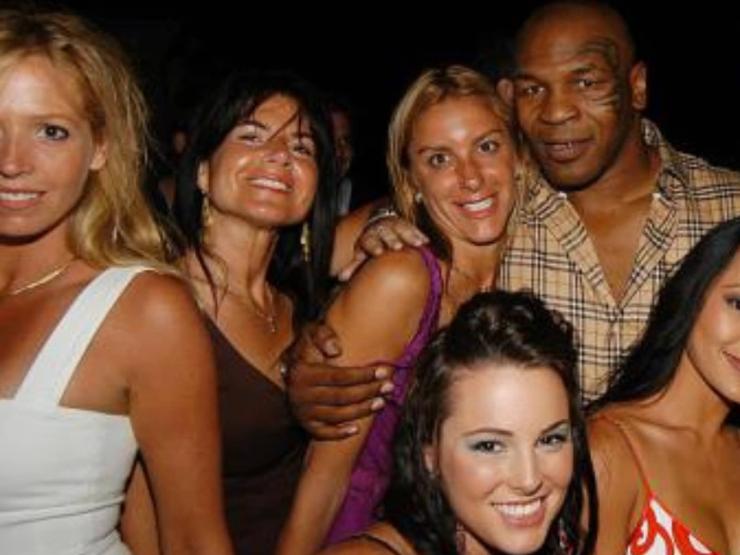 32 năm Mike Tyson thua nhớ đời: Trả giá vì làm ”chuyện ấy” rồi đấu võ