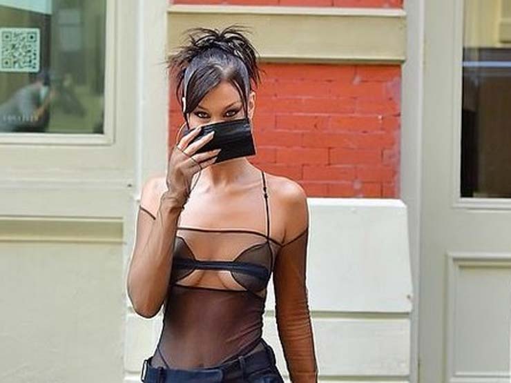 Những bộ cánh xuyên thấu ”độc nhất vô nhị” của Bella Hadid