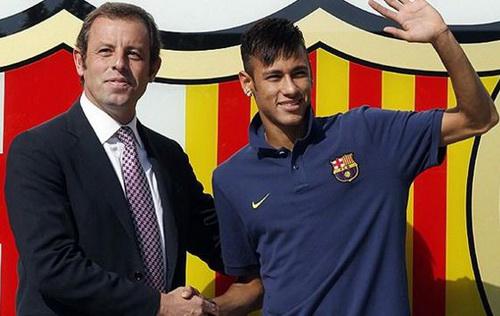 Sandro Rosell phải từ chức năm 2014 vì vụ chiêu mộ Neymar