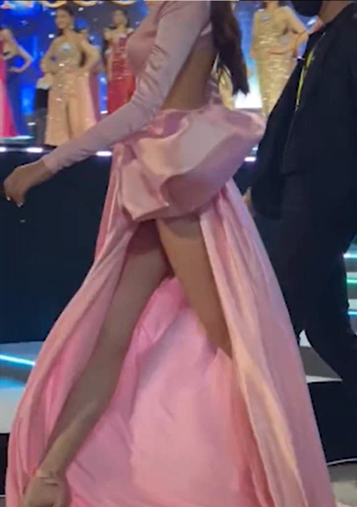 Hoa hậu Đỗ Thị Hà vẫn luôn được khen ngợi về đôi chân.
