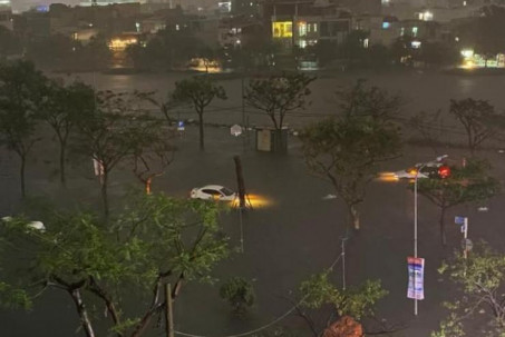 Sau Đà Nẵng đến Thừa Thiên Huế mưa trút nước, lũ sắp chạm mốc lịch sử