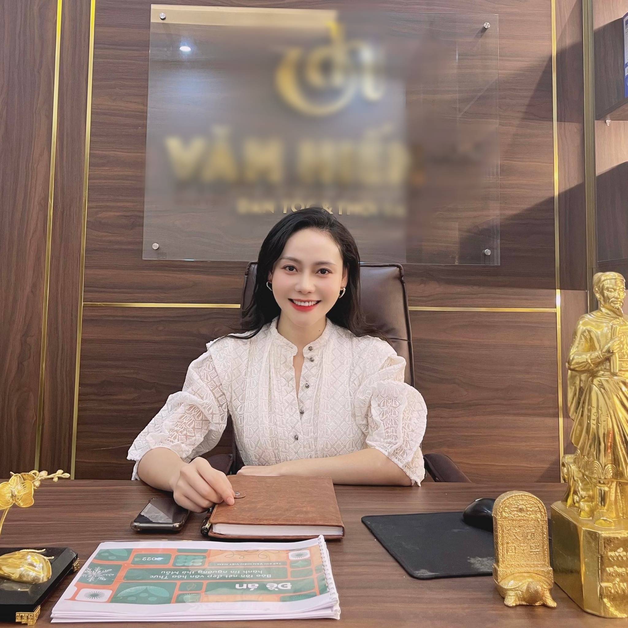 Cô nàng đa tài của Vbiz